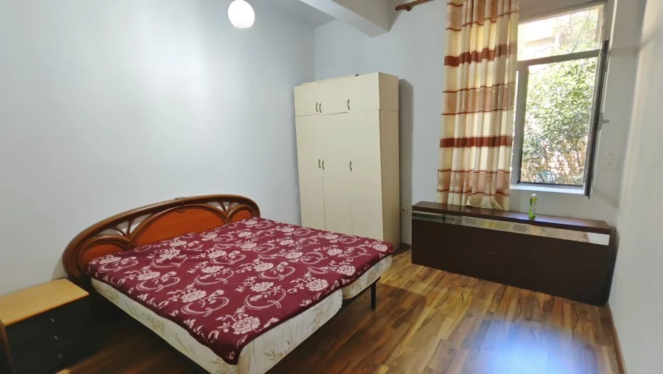 Tirane, jepet me qera apartament 1+1 Kati 1, 78 m² 400 € (Myslym Shyri)