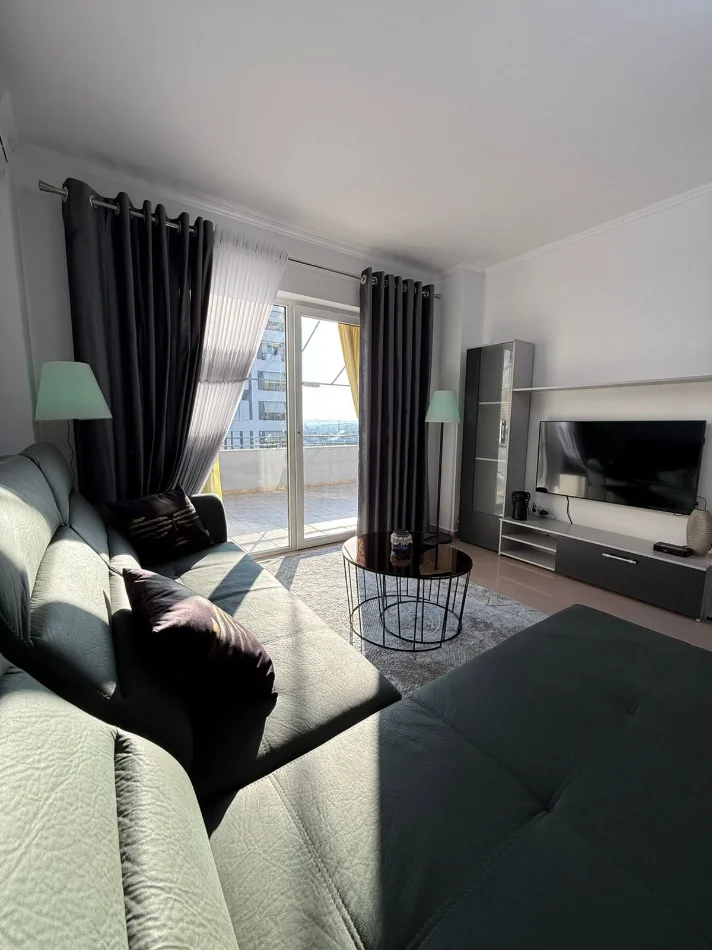 Tirane, jepet me qera apartament 2+1+Ballkon Kati 8, 115 m² 700 € (5 Maji)