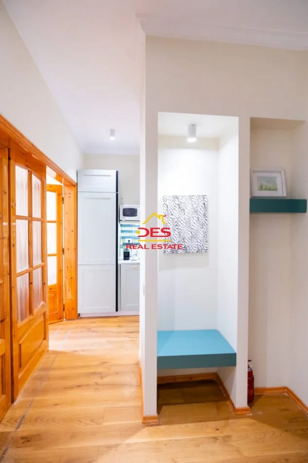 Vlore, jepet me qera apartament 1+1+Ballkon Kati 3, 70 m² 400 € (Rruga Dhimitër Konomi)