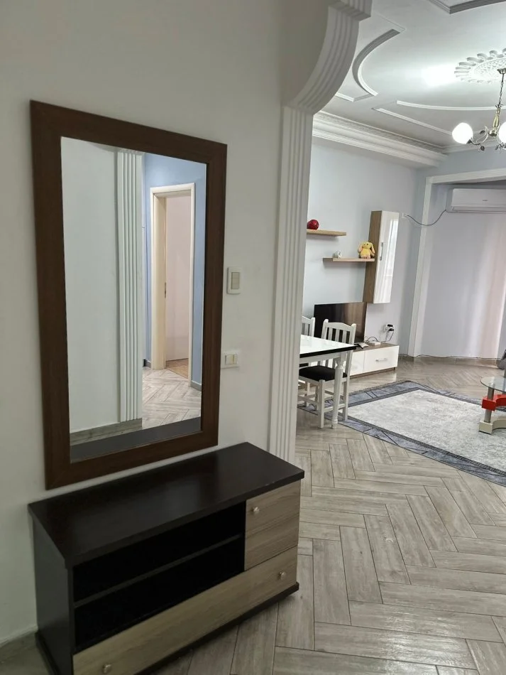 Tirane, jepet me qera apartament 1+1+Ballkon Kati 9, 60 m² 500 € (Teodor keko)