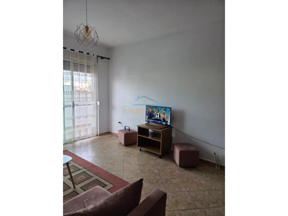 Tirane, jepet me qera apartament 1+1 Kati 3, 77 m² 500 € (RRUGA RIZA CEROVA)