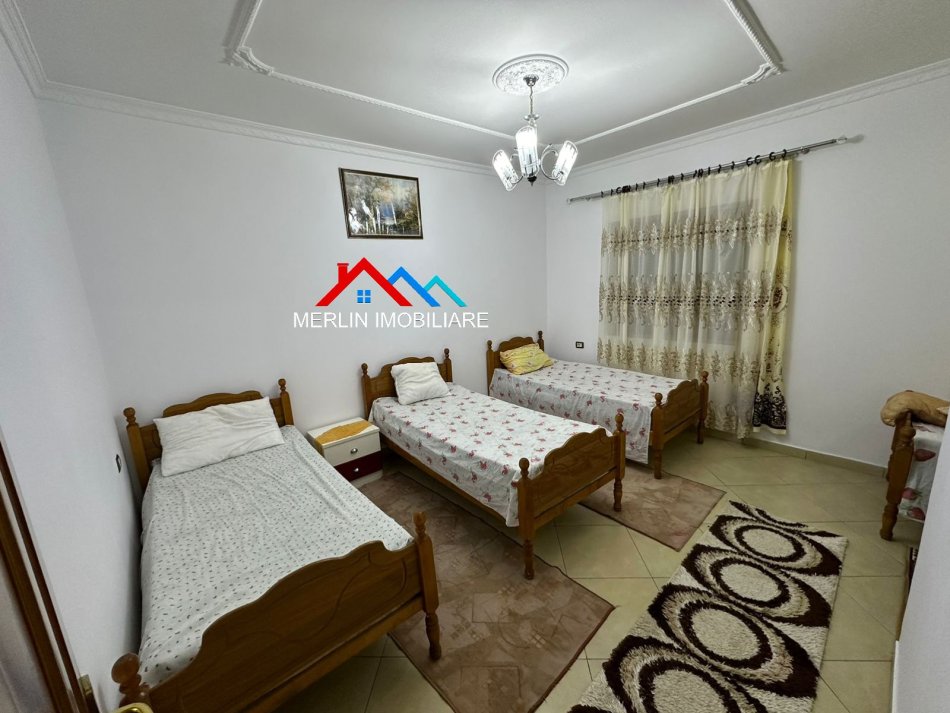 Tirane, jepet me qera apartament 2+1+Ballkon Kati 1, 136 m² 520 € (RRUGA 5 MAJI)