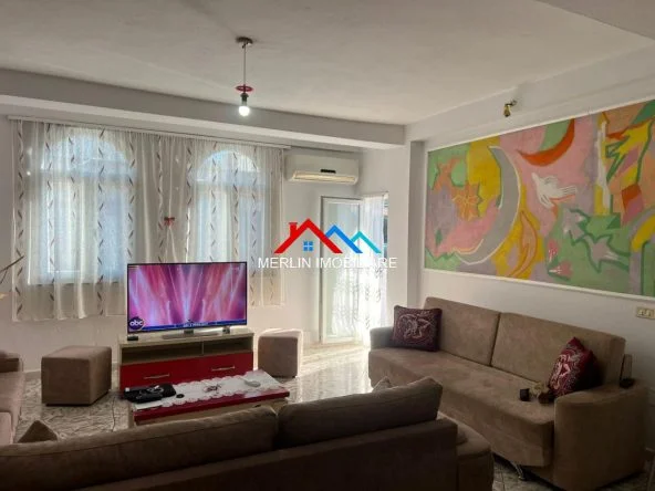 Tirane, jepet me qera apartament 2+1+Ballkon Kati 2, 160 m² 650 € (RRUGA ASIM VOKSHI,STACIONI TRENIT)