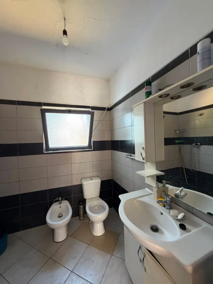 Tirane, jepet me qera apartament 1+1 Kati 0, 60 m² 400 € (Rruga Stavri themeli pran ish globe)