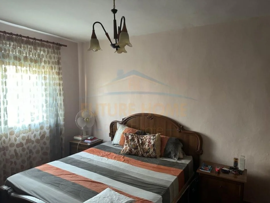 Tirane, jepet me qera apartament 1+1 Kati 5, 60 m² 400 € (mine peza)
