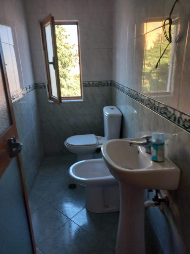 Tirane, jepet me qera apartament 2+1+A+BLK Kati 4, 100 m² 40000 Leke (Kinostudio)