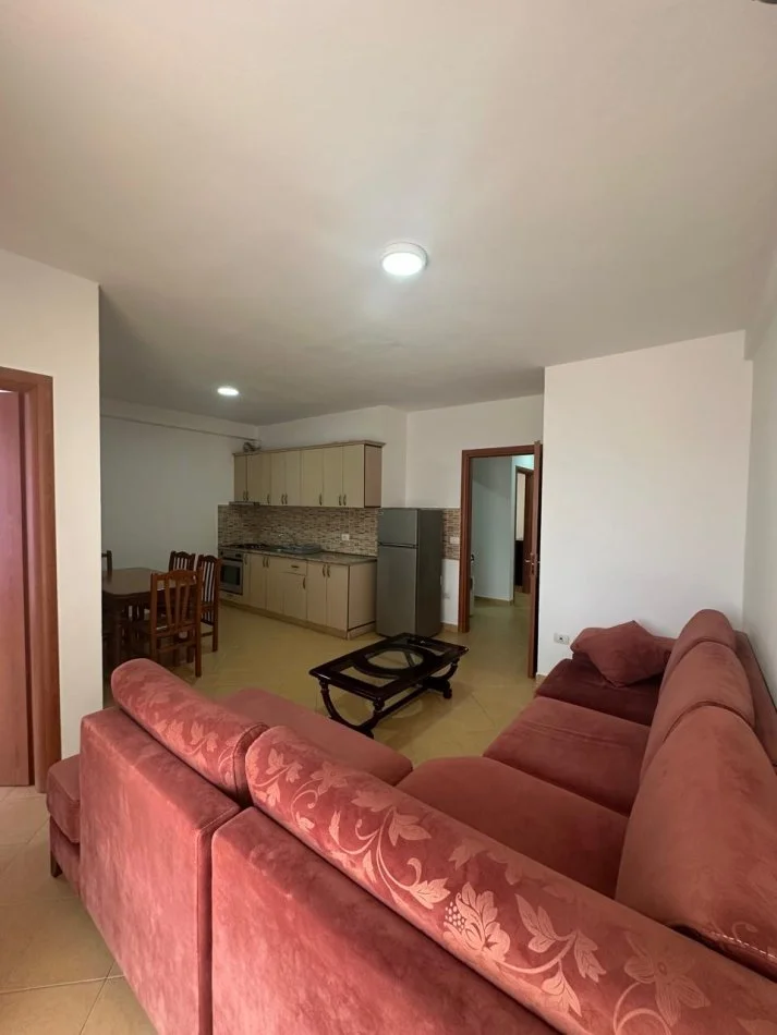 Tirane, jepet me qera apartament 2+1 Kati 5, 450 € (Perball Grand Gallery)