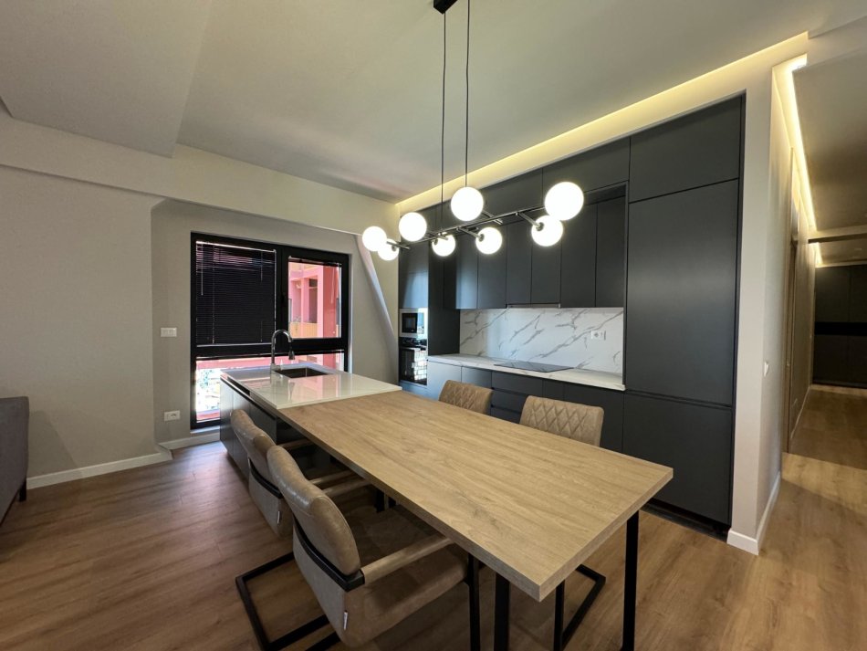 Tirane, shitet apartament 2+1+Ballkon Kati 10, 169 m² 485.000 € (GARDEN BUILDING)