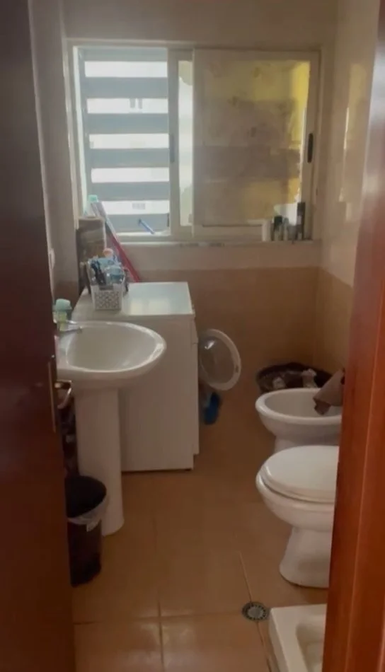 Tirane, jepet me qera apartament 1+1+Ballkon Kati 3, 55 m² 400 € (Ish Fusha Aviacionit)