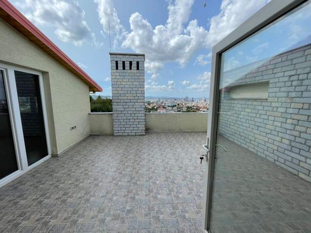Tirane, jepet me qera Vile 3 Katshe Kati 3, 597 m² 3.000 Euro (Panorama e Liqenit)