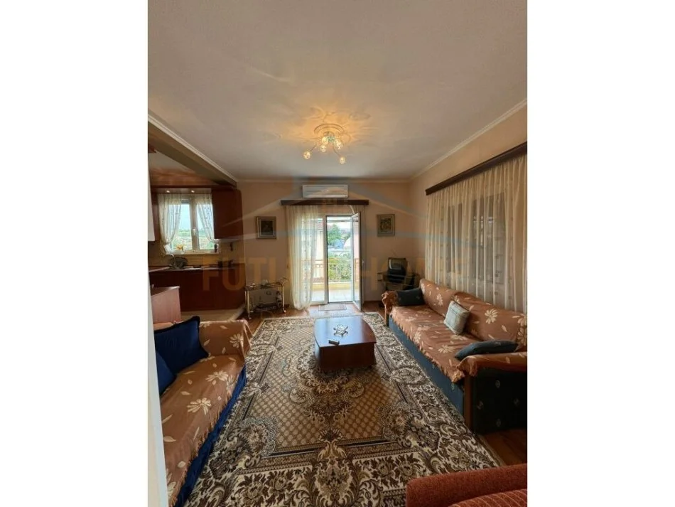 Tirane, jepet me qera apartament 2+1 Kati 2, 160 m² 400 € (shkoze)