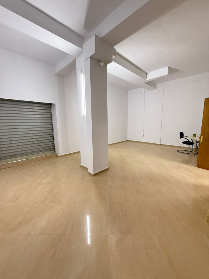 Tirane, jepet me qera ambjent biznesi Kati 0, 108 m² 750 € (Tregu i Bicikletave)