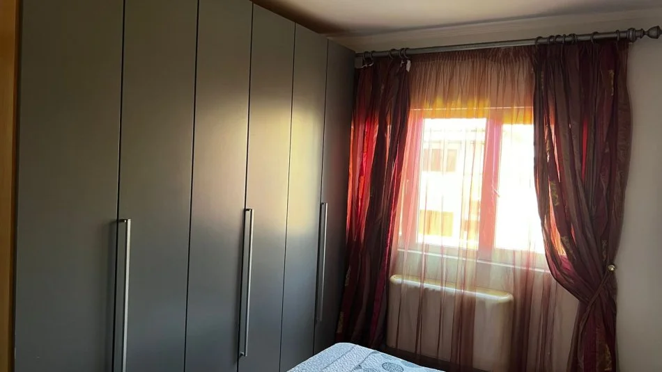 Tirane, jepet me qera apartament 2+1+Ballkon Kati 3, 90 m² 750 € (SULEJMAN DELVINA)