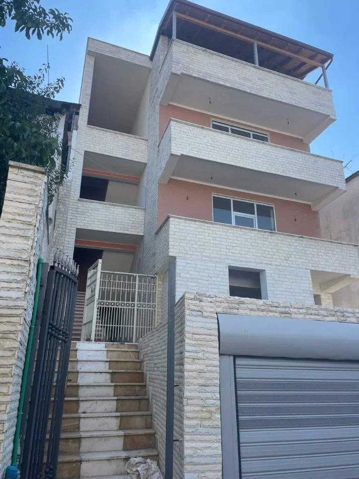 Tirane, shitet Vile 2+1 Kati 4, 295 m² 400.000 € (Rruga Ejup Kastrati)