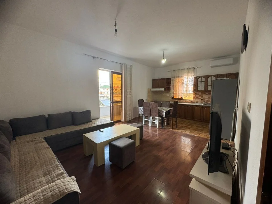 Tirane, jepet me qera apartament 2+1+Ballkon Kati 2, 100 m² 500 € (Rruga 5 Maji)