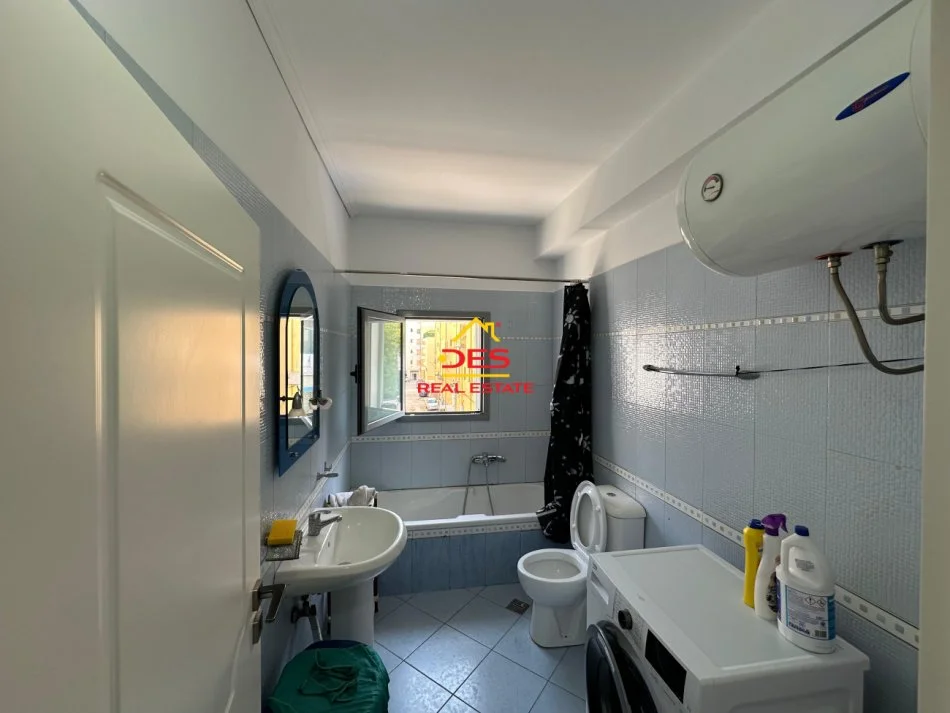 Vlore, jepet me qera apartament 2+1+Ballkon Kati 3, 100 m² 500 € (Rruga Gjergj Kastrioti)