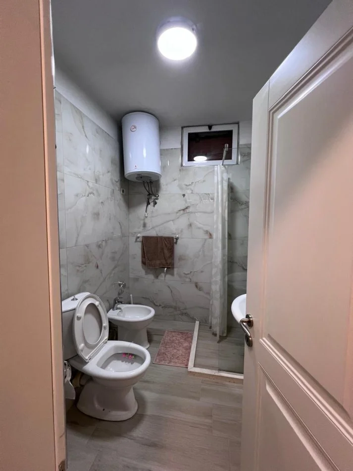 Tirane, jepet me qera apartament 2+1+Ballkon , 100 m² 690 € (Don Bosko)