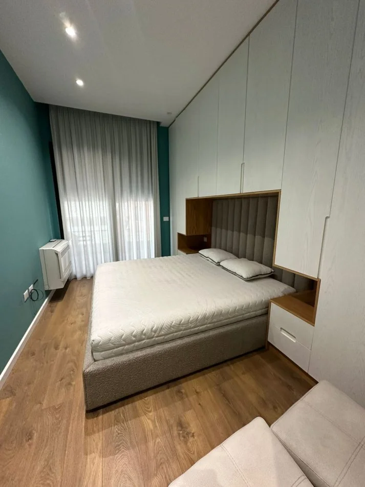 Tirane, jepet me qera apartament 1+1+Ballkon Kati 3, 73 m² 950 € (Kompleksi Delijorgji)