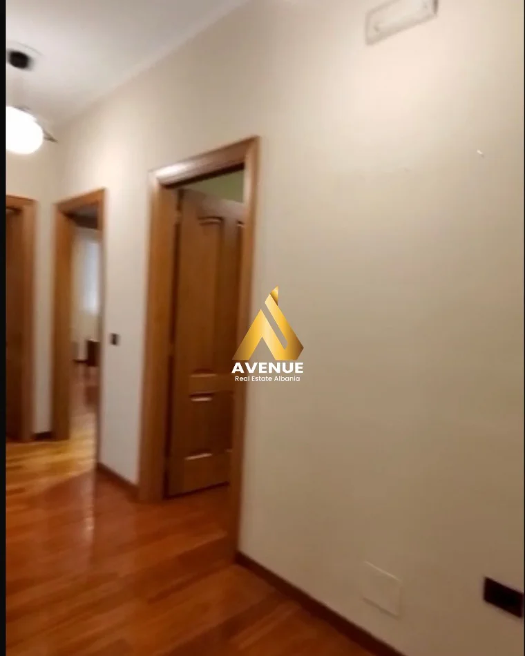 Tirane, jepet me qera apartament 3+1 Kati 4, 164 m² 1.500 € (Rruga e kosovarve)