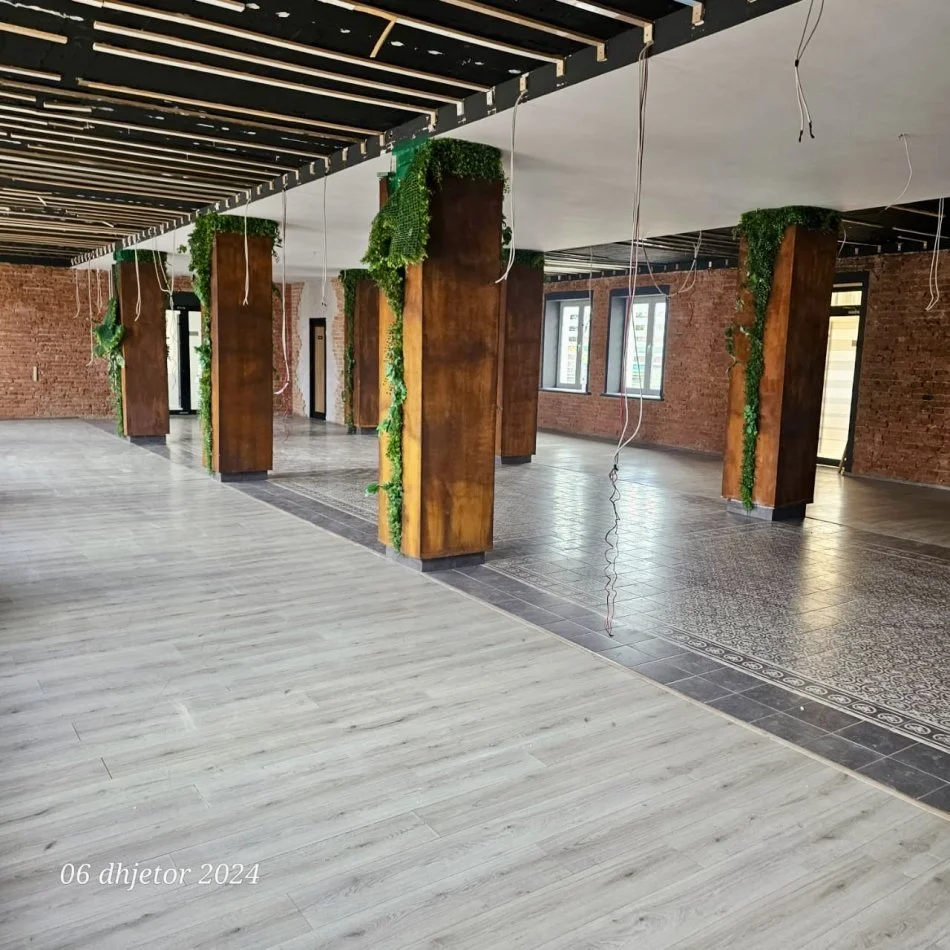 Tirane, jepet me qera ambjent biznesi Kati 1, 850 m² 2.500 Euro (Kombinat)