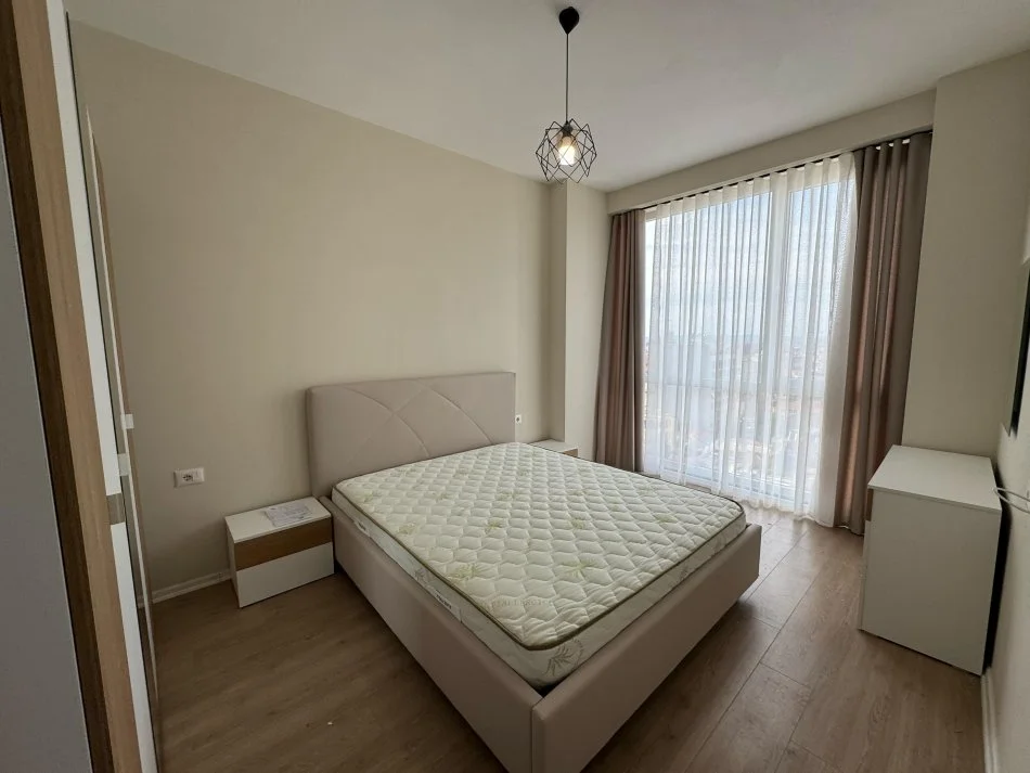 Tirane, jepet me qera apartament 1+1+Ballkon Kati 8, 65 m² 550 € (Rruga 4 deshmoret)