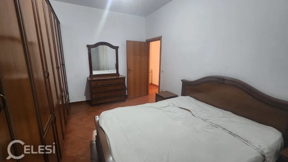Tirane, jepet me qera apartament 2+1+Ballkon Kati 1, 97 m² 600 € (Rruga Irfan Tomini)