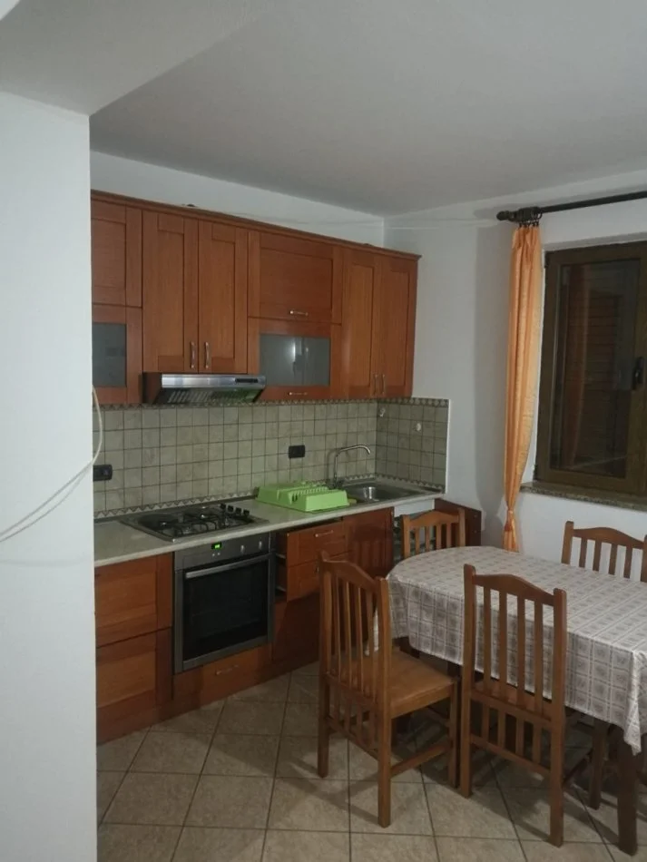 Tirane, jepet me qera apartament 2+1 Kati 1, 110 m² 350 € (Marie Kraja)