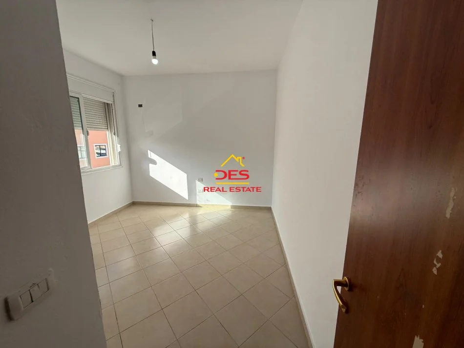 Vlore, shitet apartament 2+1+Ballkon Kati 3, 96 m² 110.000 € (Rruga gjergj Kastrioti)
