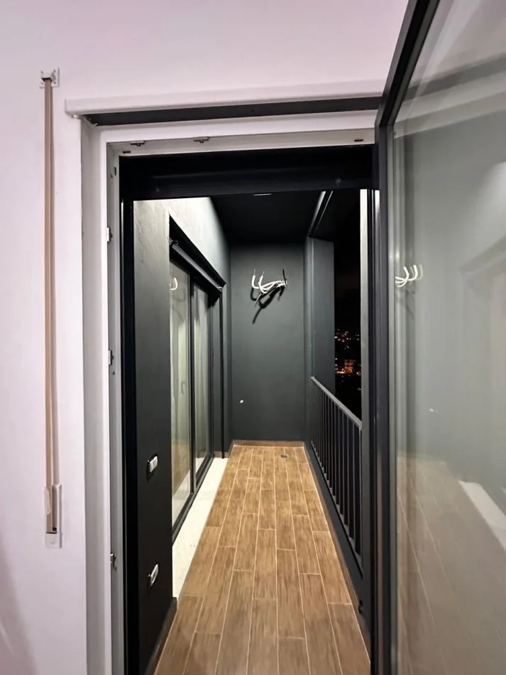 Tirane, jepet me qera apartament 1+1 Kati 6, 68 m² 500 € (Rruga e Kavajes, perball Birra Tirana — Pallati Henke)