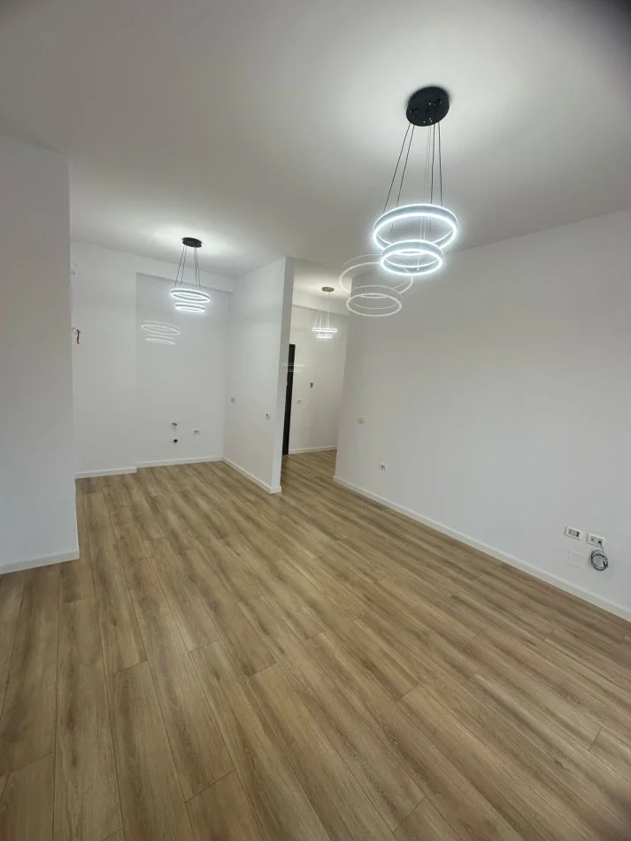 Tirane, shitet apartament 1+1 Kati 4, 65 m² 94.000 € (Te Pallatet Çabej)