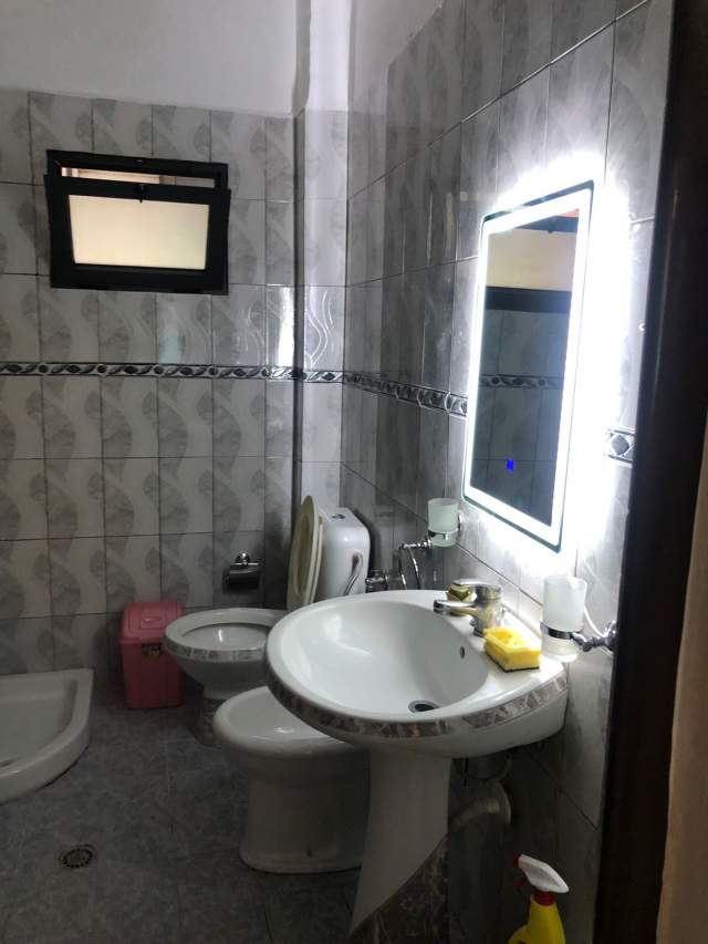 Tirane, jepet me qera apartament 1+1+A+BLK Kati 4, 80 m² 350 Euro (Xhamlliku)