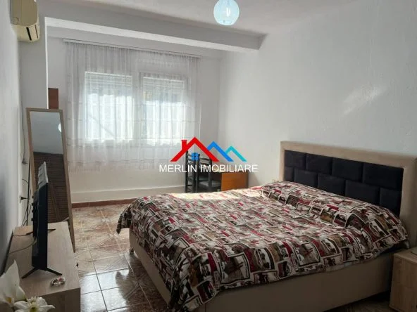 Tirane, jepet me qera apartament 2+1+Ballkon Kati 2, 160 m² 650 € (RRUGA ASIM VOKSHI,STACIONI TRENIT)