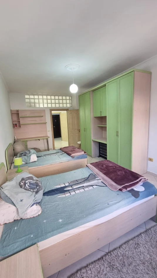 Tirane, jepet me qera apartament 2+1 Kati 2, 77 m² 600 € 