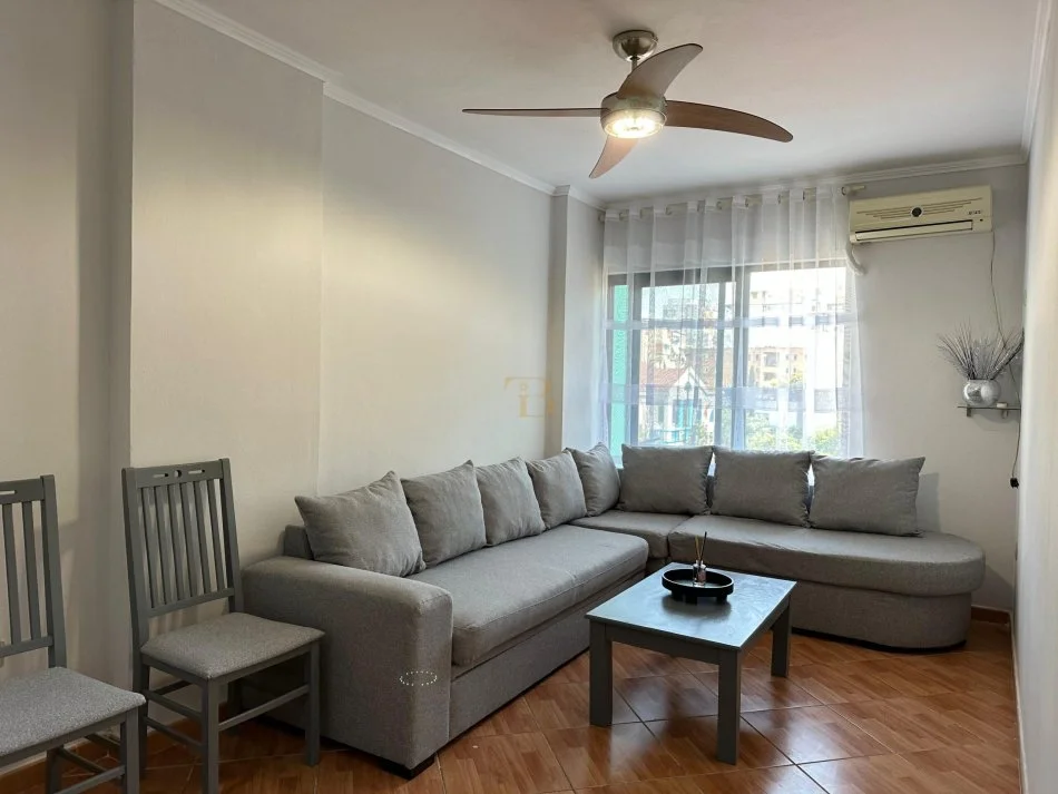Tirane, jepet me qera apartament 2+1 Kati 2, 94 m² 600 € 
