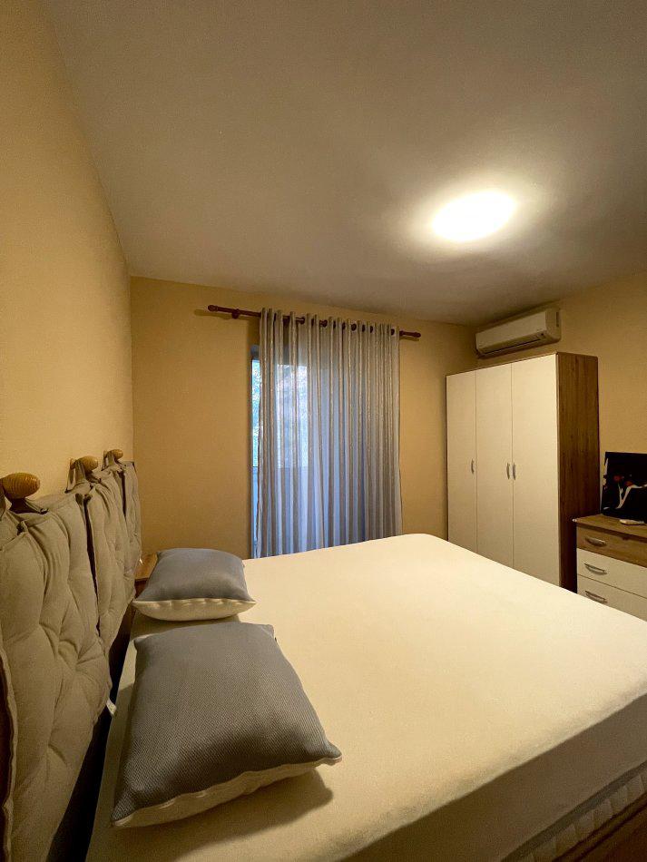 Tirane, jepet me qera apartament 2+1+Ballkon Kati 3, 80 m² 600 € (Ish Parku i Autobuzave)