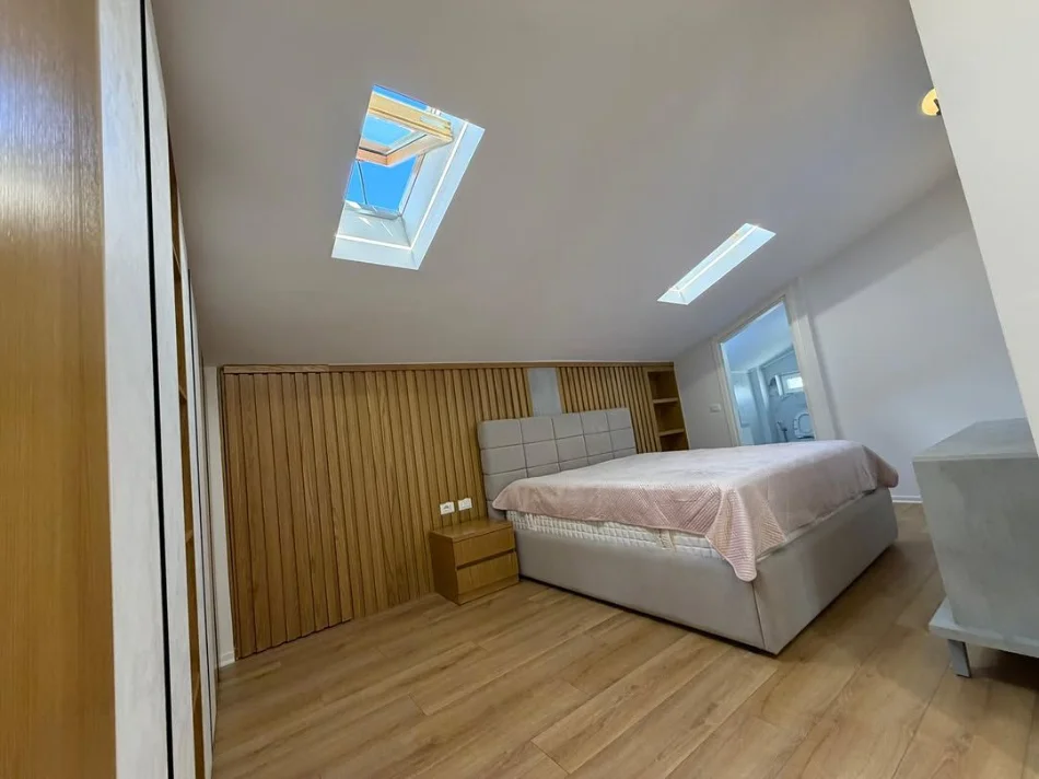 Tirane, jepet me qera apartament 2+1+Ballkon Kati 3, 122 m² 1.500 € (SECRET GARDEN)