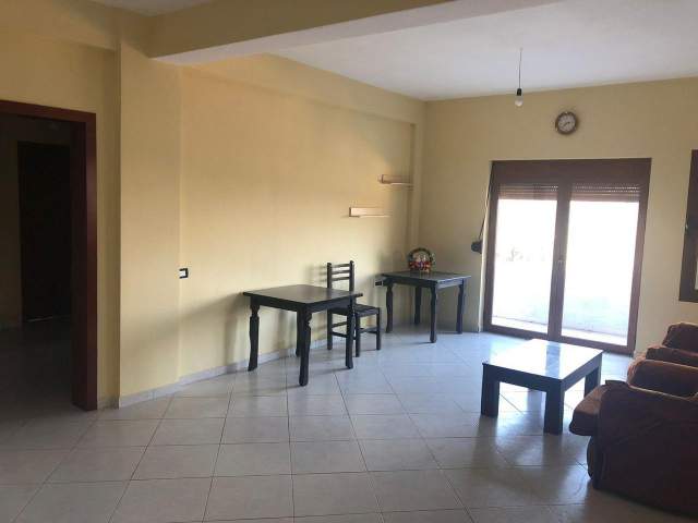 Tirane, jepet me qera 2+1+BLK Kati 1, 140 m² 20.000 Leke (Siper restorant Freskut)