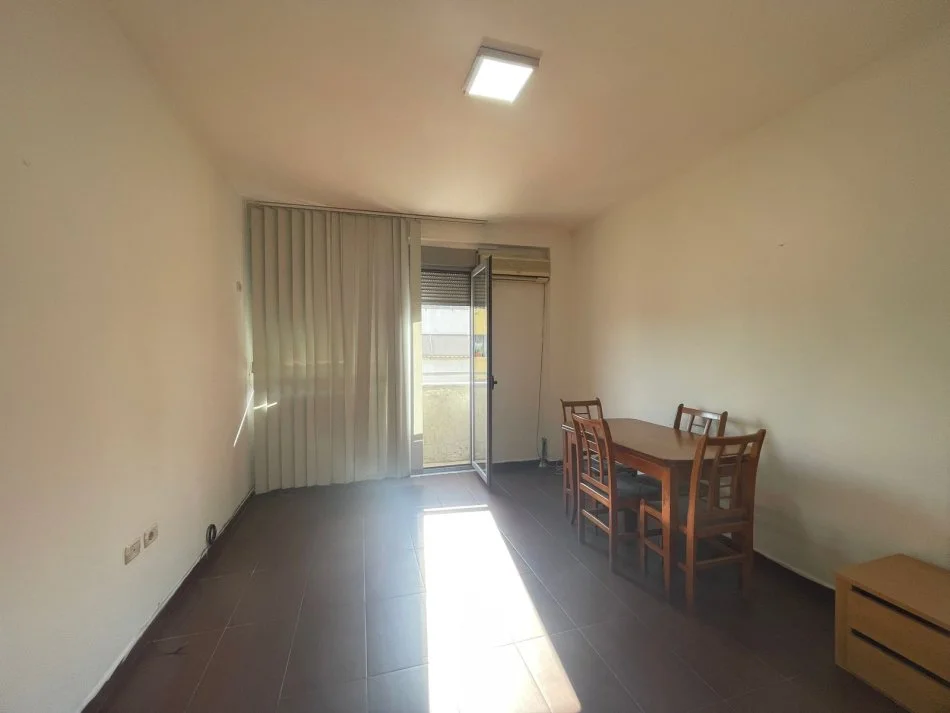 Tirane, jepet me qera zyre Kati 6, 80 m² 400 € 