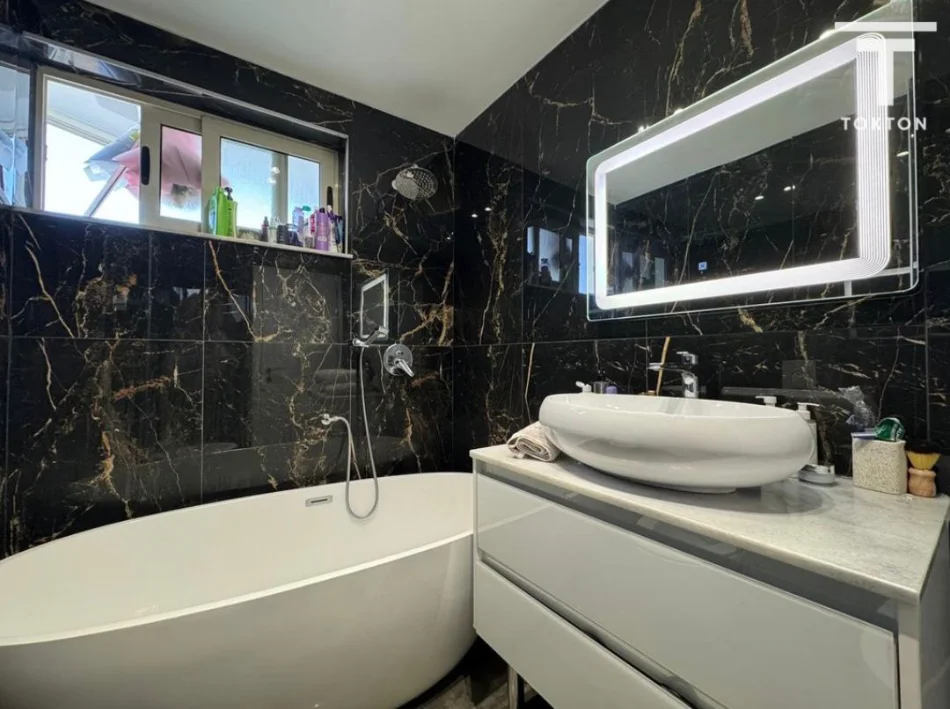 Tirane, shitet apartament 2+1+Ballkon Kati 6, 123 m² 380.000 € (Stadiumi Dinamo)