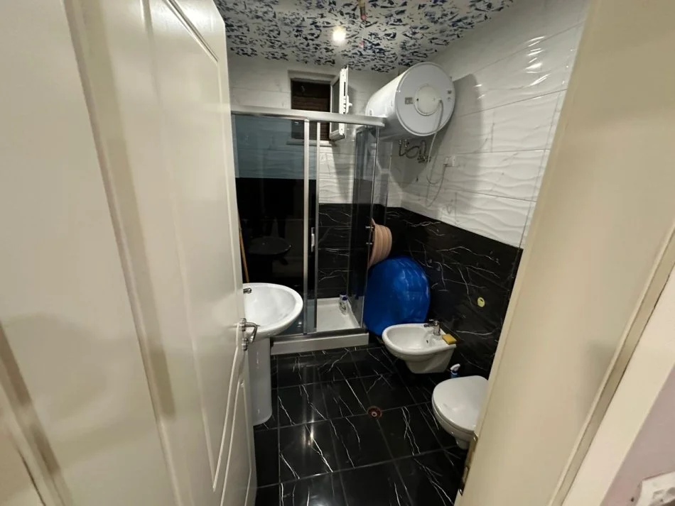 Tirane, shitet apartament 2+1+Ballkon Kati 3, 107 m² 210.000 € (liqeni i thate)