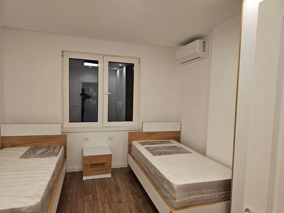 Tirane, jepet me qera apartament 2+1+Aneks+Ballkon Kati 7, 110 m² 800 € (Fusha Aviacionit)