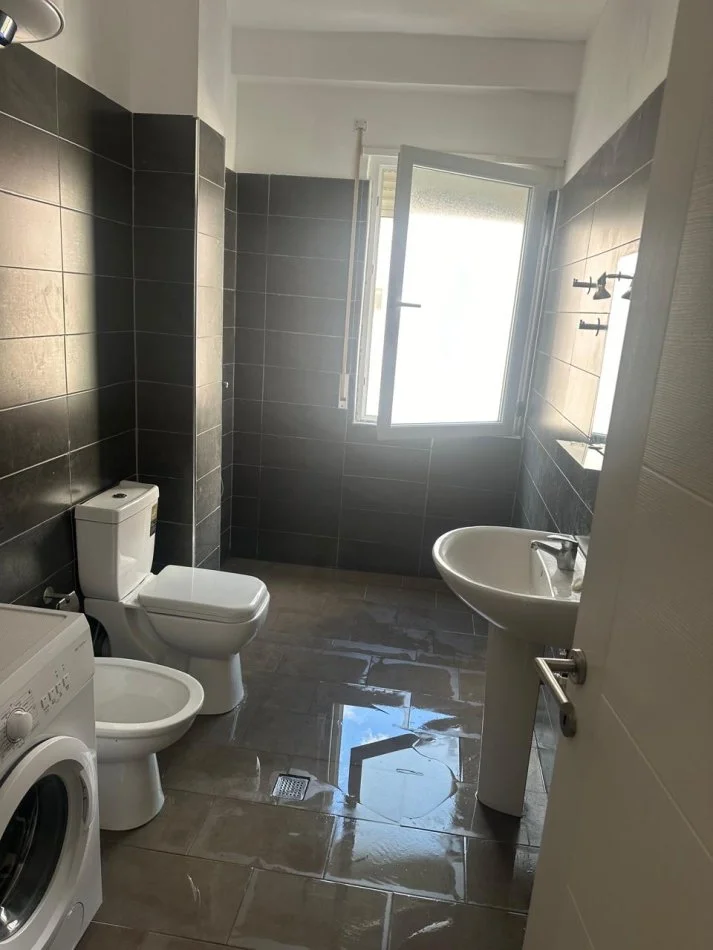 Tirane, jepet me qera apartament 1+1 Kati 3, 80 m² 350 € (Fresk)