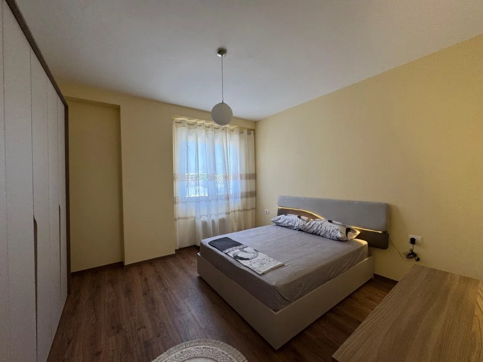Tirane, jepet me qera apartament 2+1 Kati 5, 89 m² 650 € (Paskuqan)