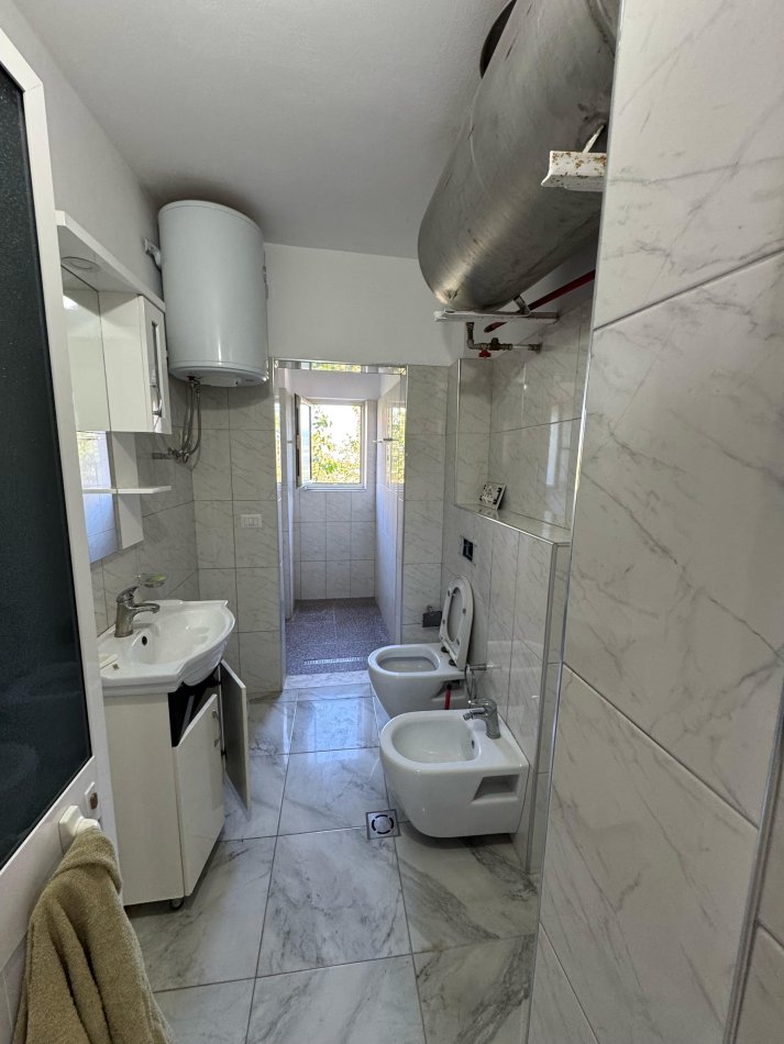 Tirane, jepet me qera apartament 2+1 Kati 3, 75 m² 350 € (Allias)