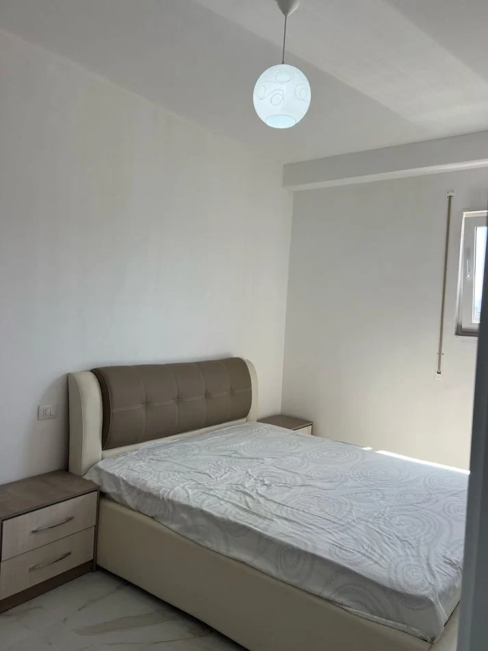 Tirane, jepet me qera apartament 2+1 Kati 5, 85 m² 450 € (Bulevardi Migjeni)