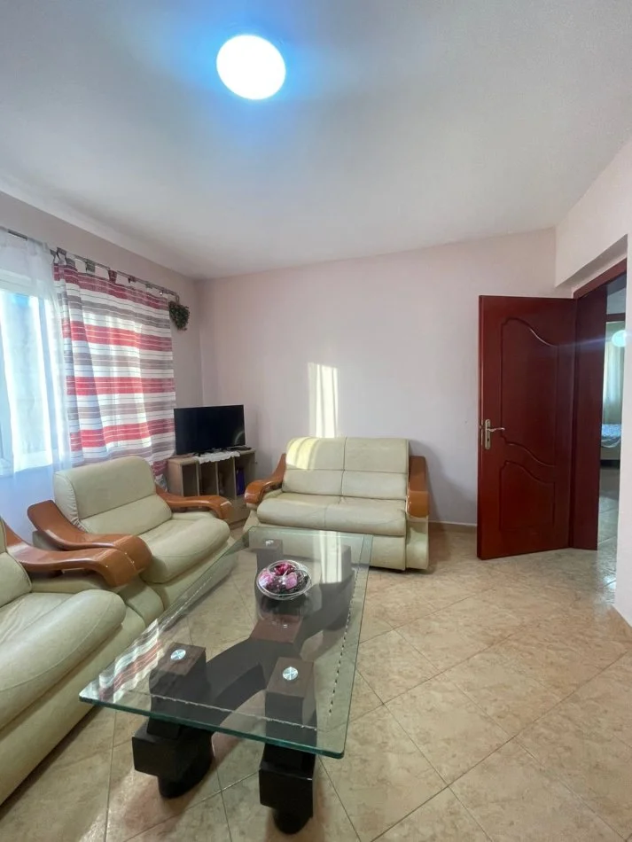 Tirane, jepet me qera apartament 2+1+Ballkon Kati 5, 90 m² 500 € (Selite prane Mullirit te Vjeter)