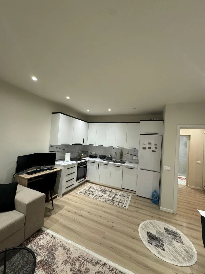 Tirane, jepet me qera apartament 2+1+Ballkon Kati 1, 90 m² 600 € (Rruga Don Bosko)