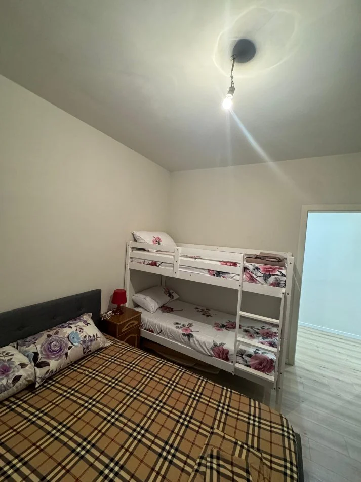 Tirane, jepet me qera apartament 2+1+Ballkon Kati 1, 90 m² 600 € (Rruga Don Bosko)