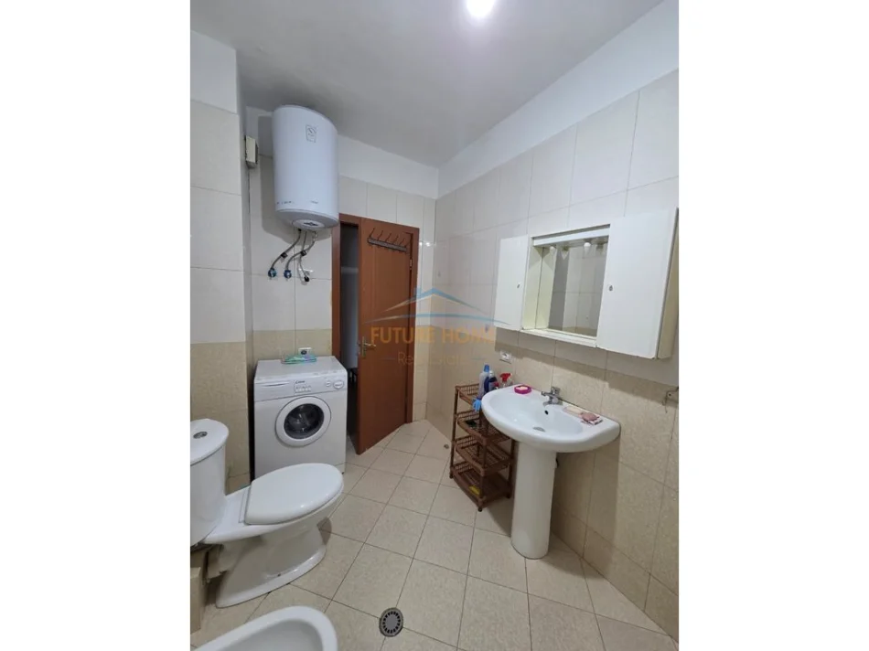 Tirane, jepet me qera apartament 1+1 Kati 3, 77 m² 500 € (RRUGA RIZA CEROVA)