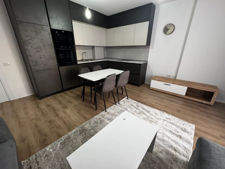 Tirane, jepet me qera apartament 2+1 Kati 7, 90 m² 450 € (Univers City)